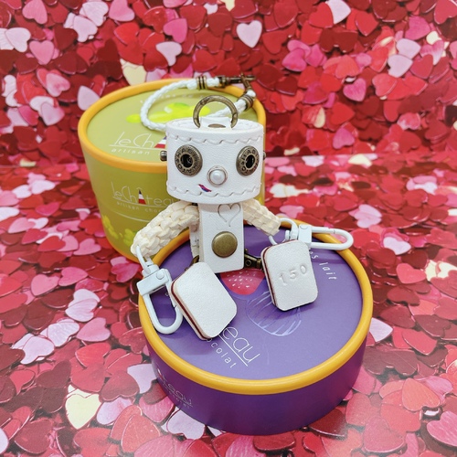 Ado 踏まないで...レディメイドキーホルダー Ado 踏まないでレディメイドキーホルダー - メルカリ