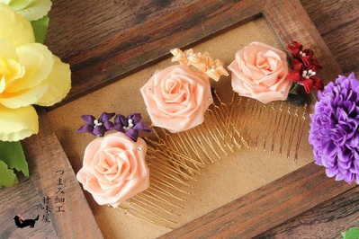 親子シュシュ　ヘアゴム　2個セット　ベリーガーデン　木の実　いちご　ホワイト紺 親子シュシュ ヘアゴム 2個セット ベリーガーデン 木の実 いちご